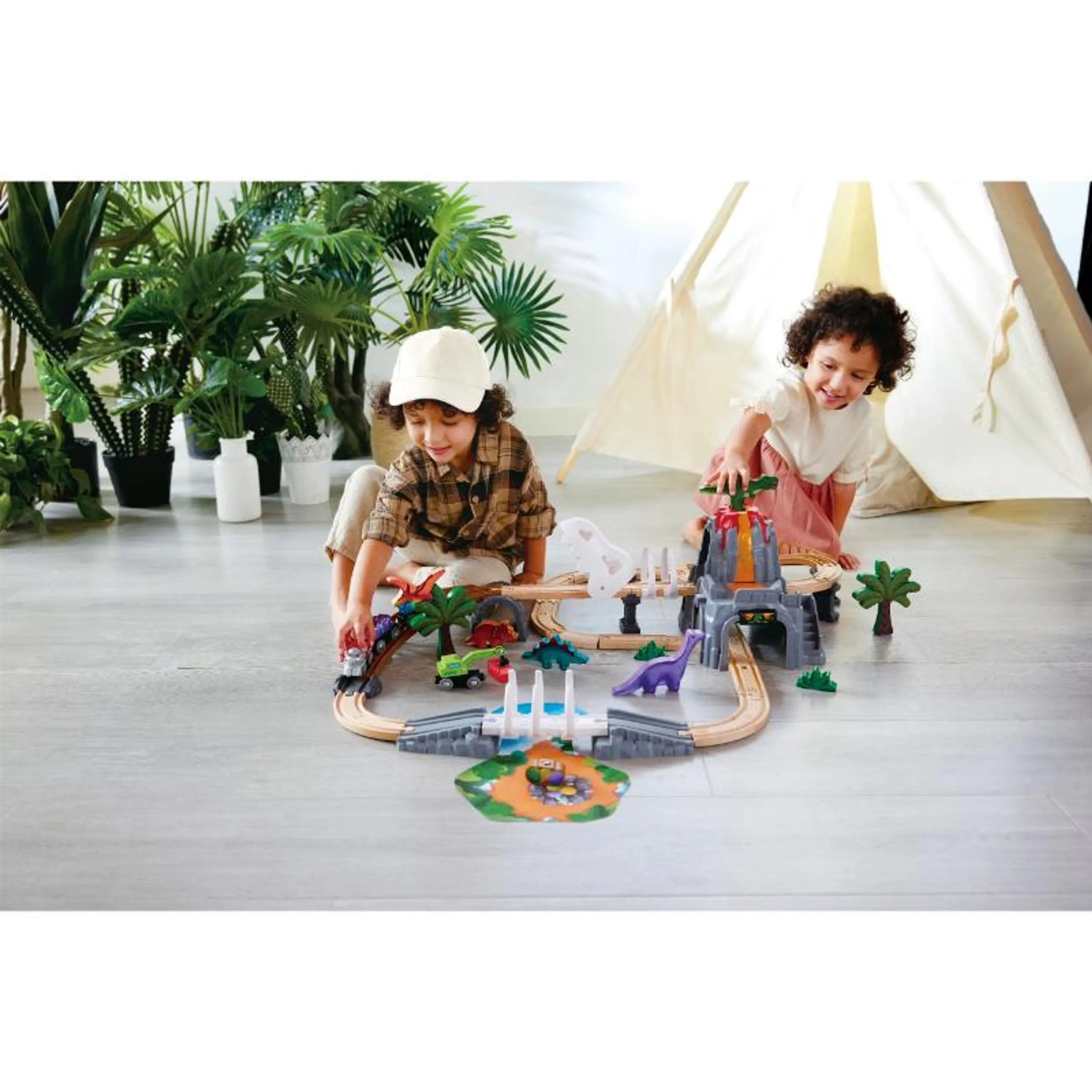 Dino Wooden Railway Adventure Set - 23 beech wood tracks and over 30 additional accessories