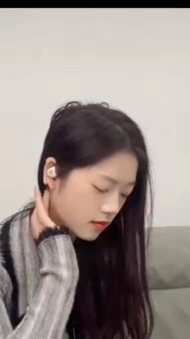 Clip on Earbuds Wireless Earbud