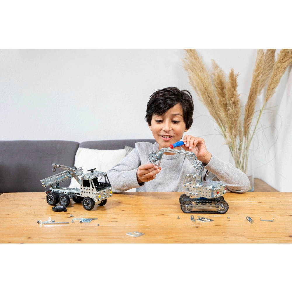 Fire Truck Metal Building Kit - 180 pcs for ages 8+