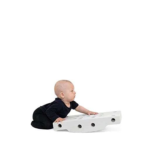 Curiosity Kit - 12 months and up 3 blocks 6 pegs 4 wheels