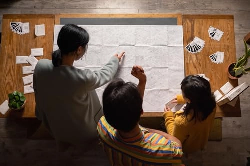 MICRO MACRO: TRICKS TOWN (French)