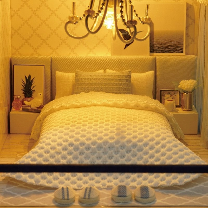 DIY Miniatures Dollhouse Kit - 1:24