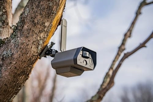 Defend Cellular Security Camera + SD Card + Rechargeable Battery + Microfiber Cleaning Cloth