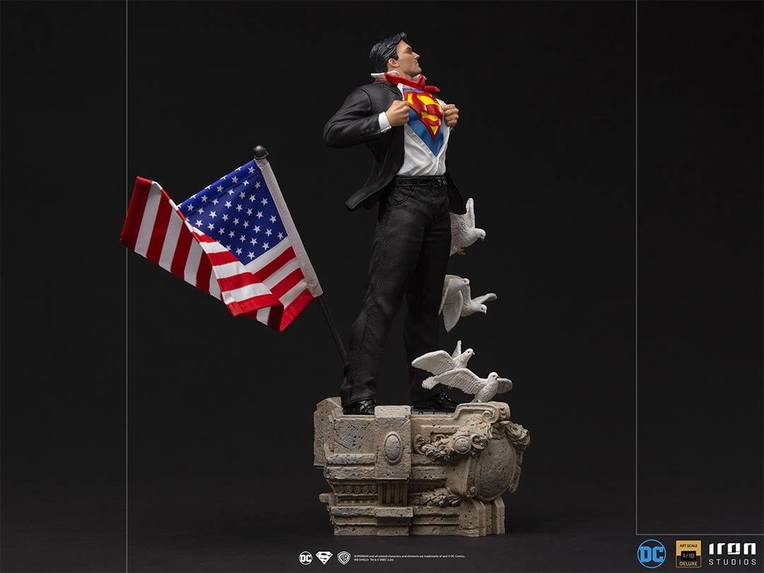Clark Kent Deluxe - DC Comics - Art Scale 1/10 - Limited Edition Hand Painted Removable Cloth Flag