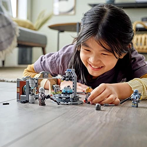 Star Wars The Armourer’s Mandalorian Forge (75319)