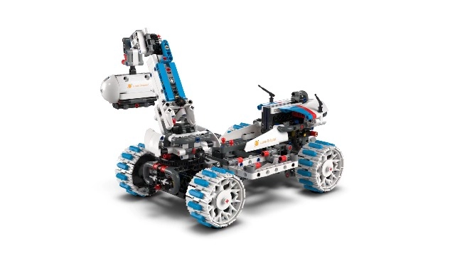 Technic Lunar Outpost Moon Rover (42211)
