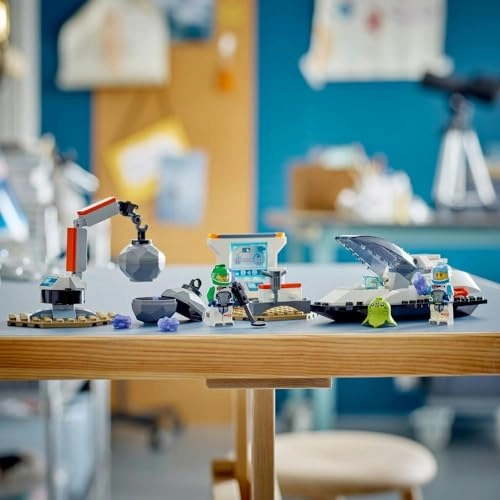 City Spaceship and Asteroid Discovery (60429) - 4+ 2 Astronaut Minifigures & Alien