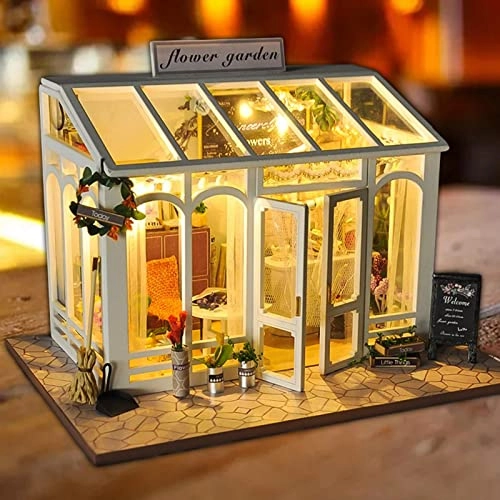 Miniature Dollhouse - Garden