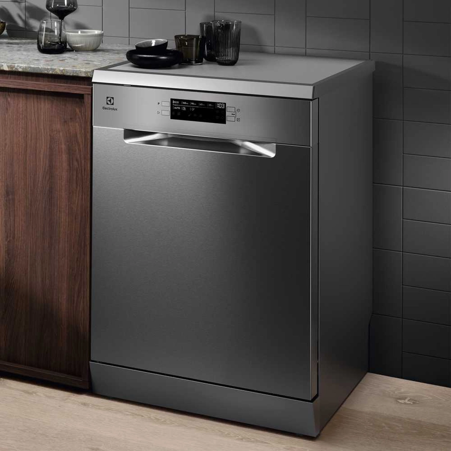 UltimateCare 900 ESC67300SX Freestanding