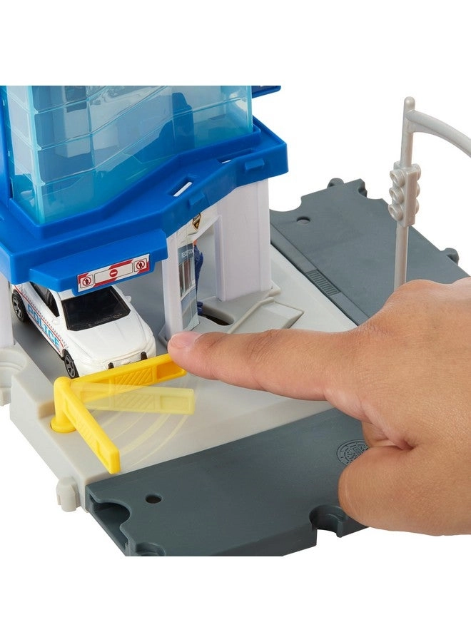 Police Traffic Center - Action Drivers + Ford Police Interceptor 1:64