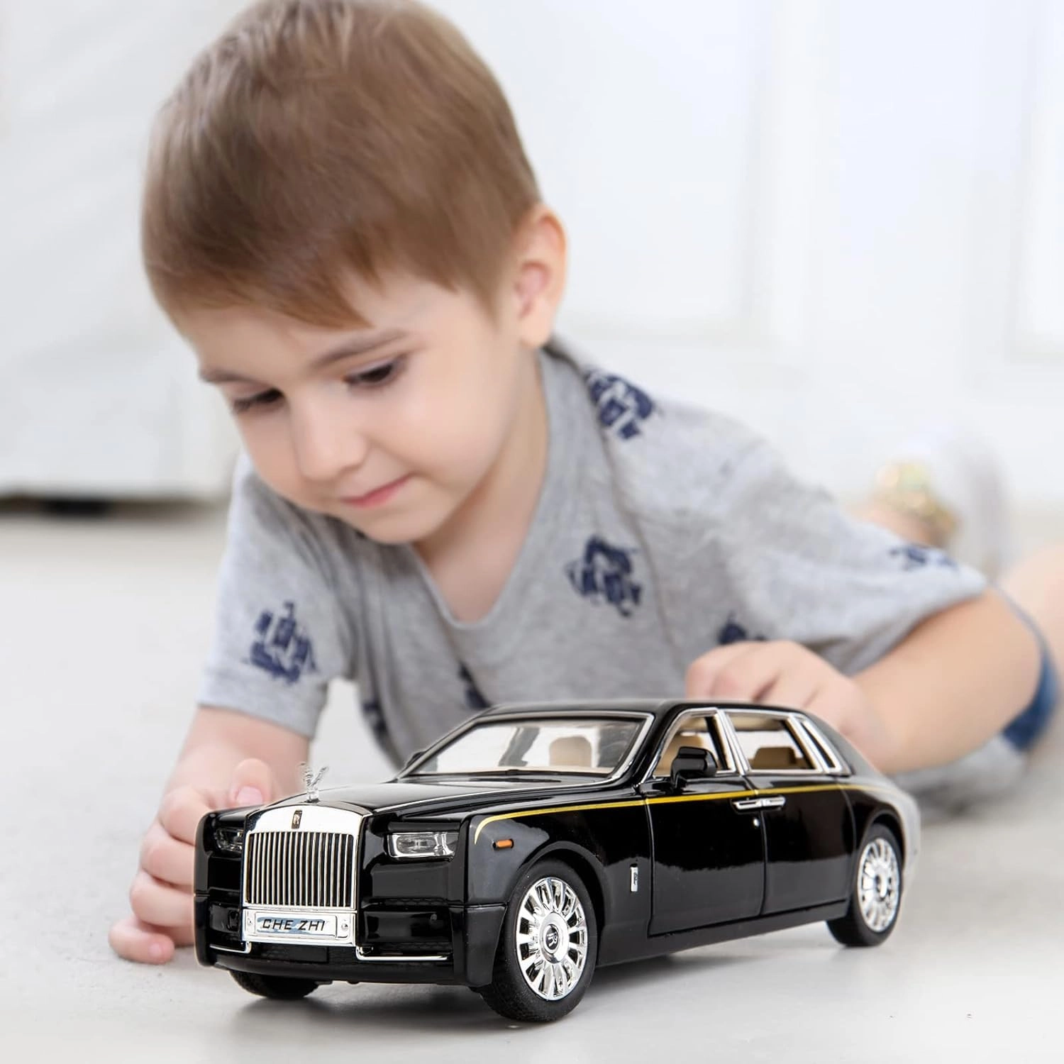 Rolls-Royce Phantom - 1:24 Scale 1.0 Count