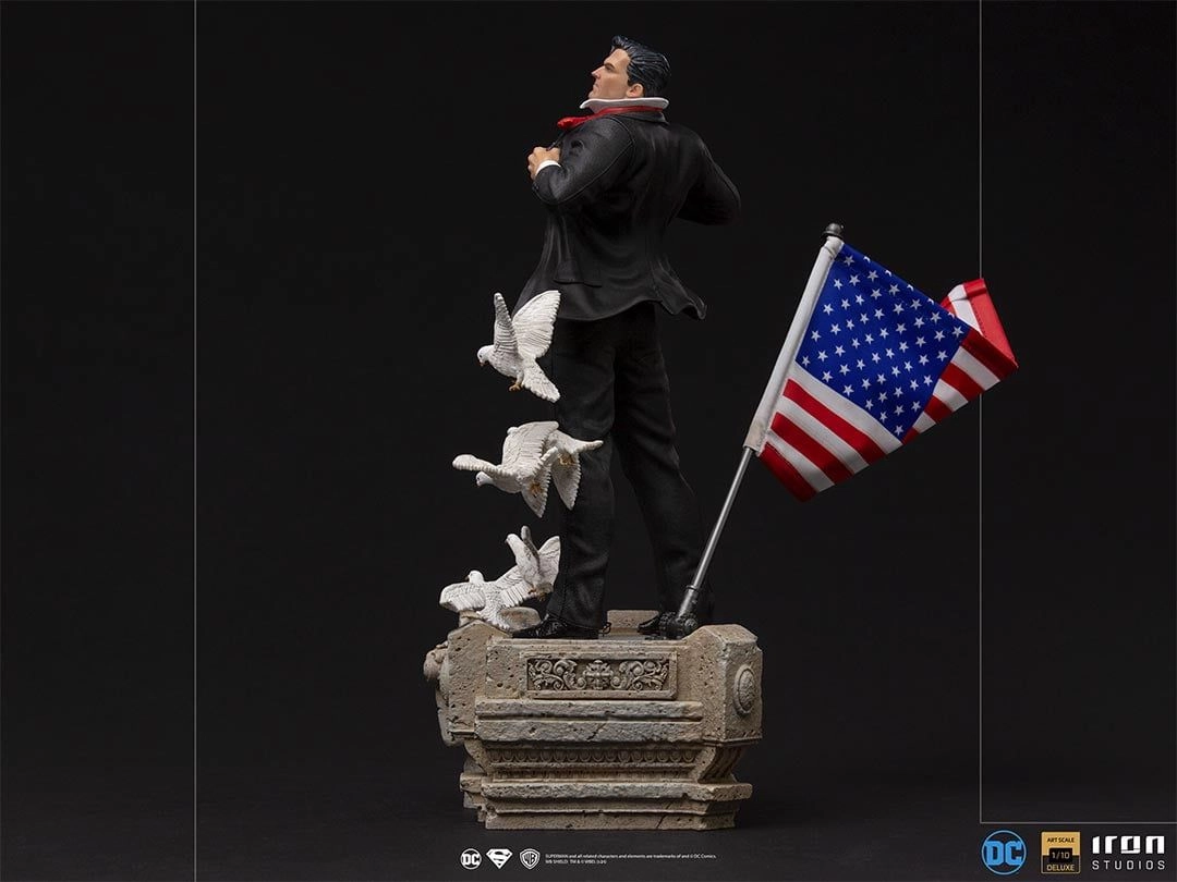Clark Kent Deluxe - DC Comics - Art Scale 1/10 - Limited Edition Hand Painted Removable Cloth Flag