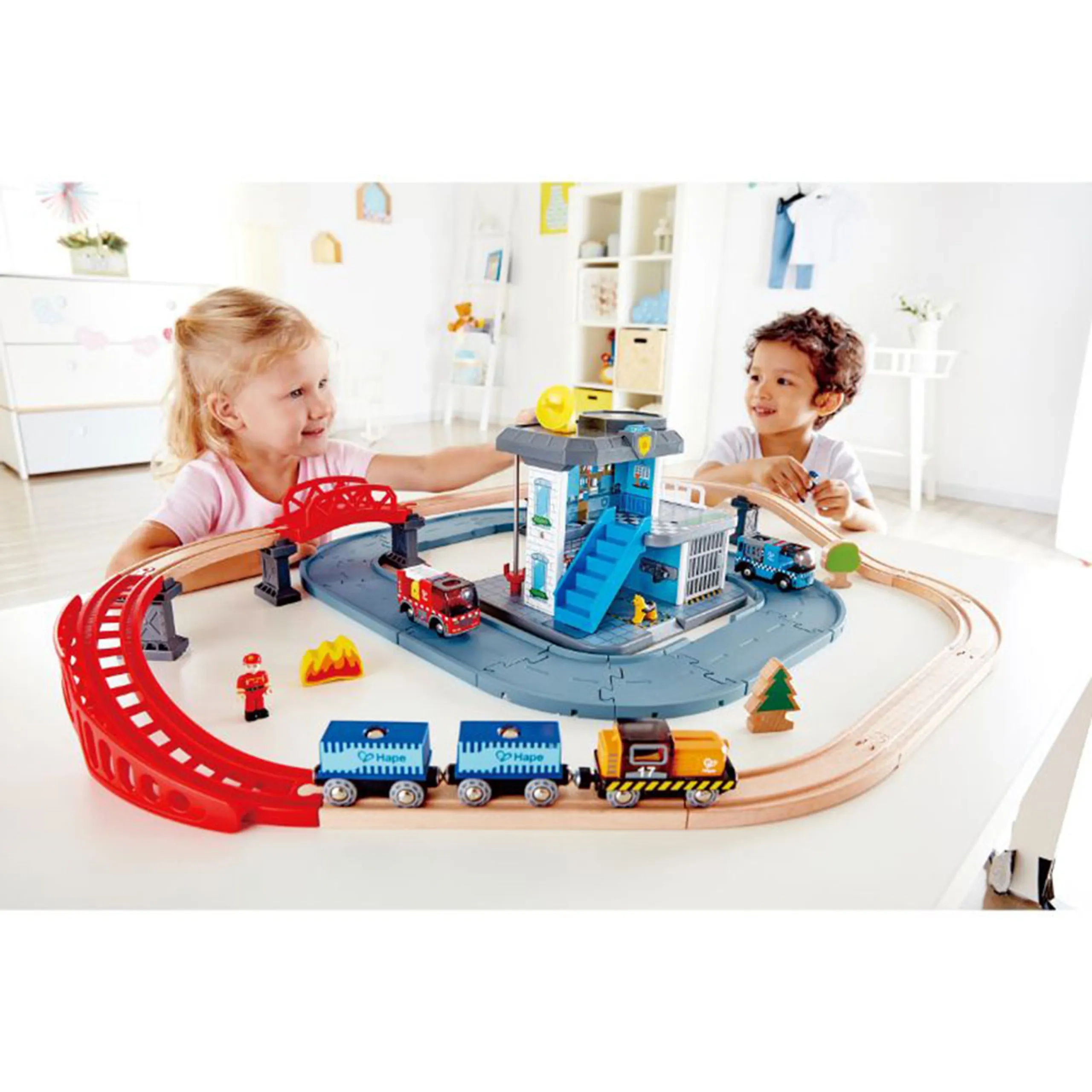 Fire Truck With Siren - Figurine