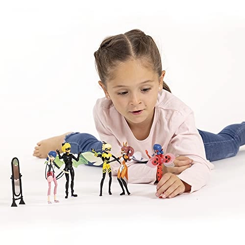 Chloe Queen Bee Doll - 12cm Plastic Ages 4+