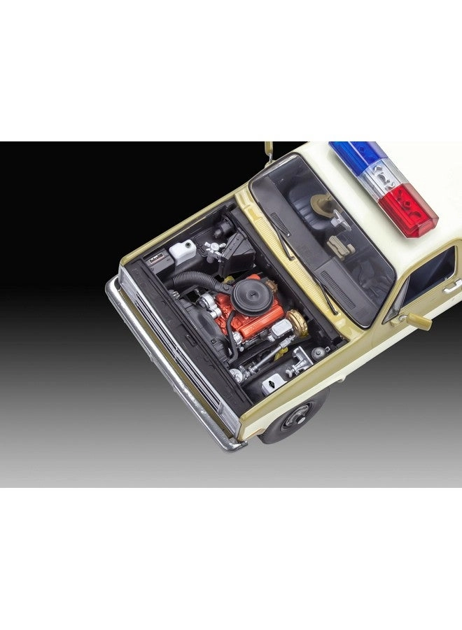 Stranger Things Jim Hopper's '85 Chevy K5 Blazer Model Kit (14558) - 1:25