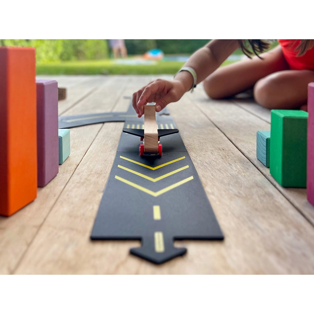 Runway - 8 road parts and 1 airplane