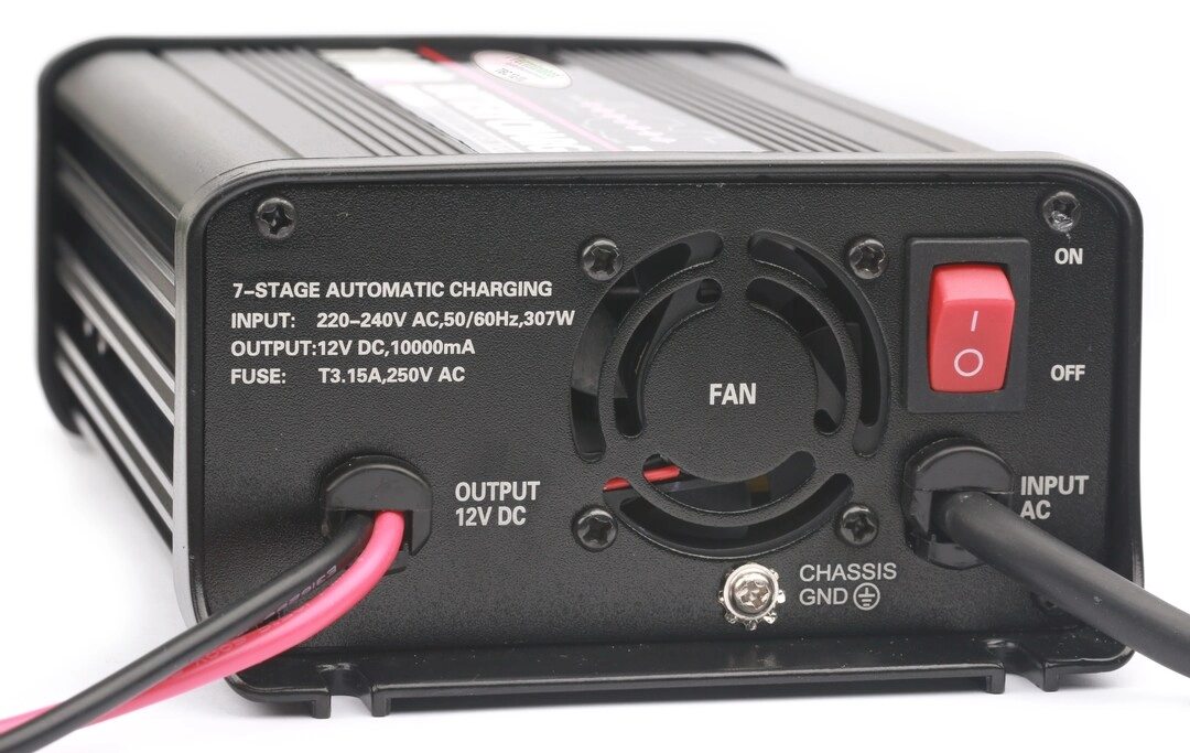 Car Battery Charger - 12 V 10 Amp