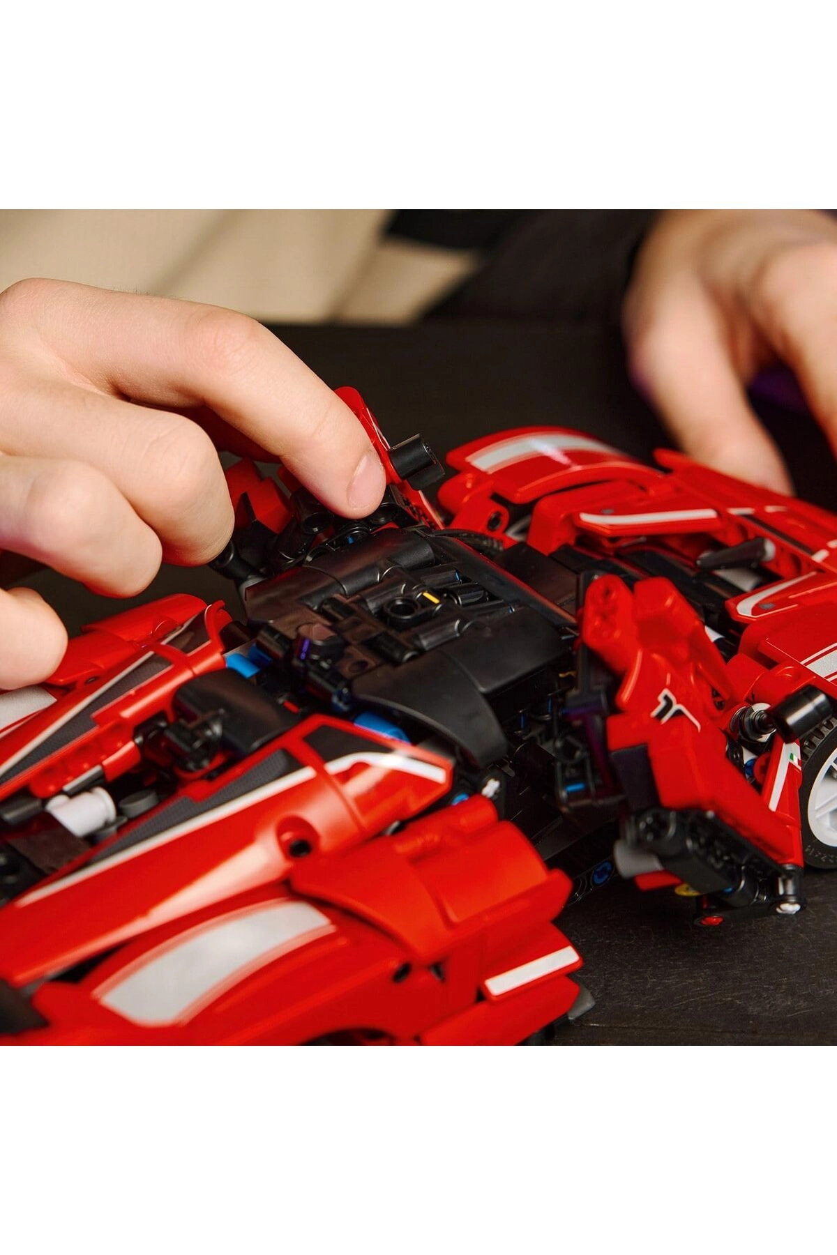 Technic Ferrari FXX K (42212) - V12 engine moving pistons