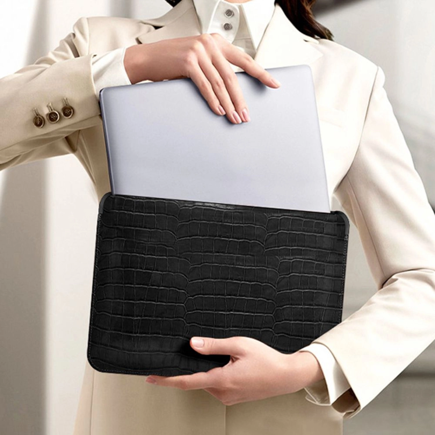 Skin Croco Sleeve for MacBook 16.2-Inch