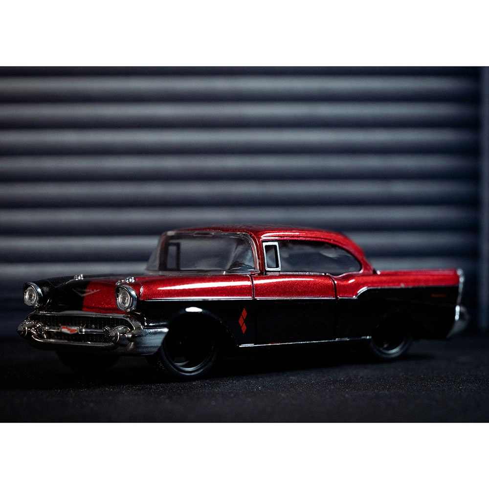 Harley Quinn 1957 Chevy Bel Air with Harley Quinn Figure - 1:32