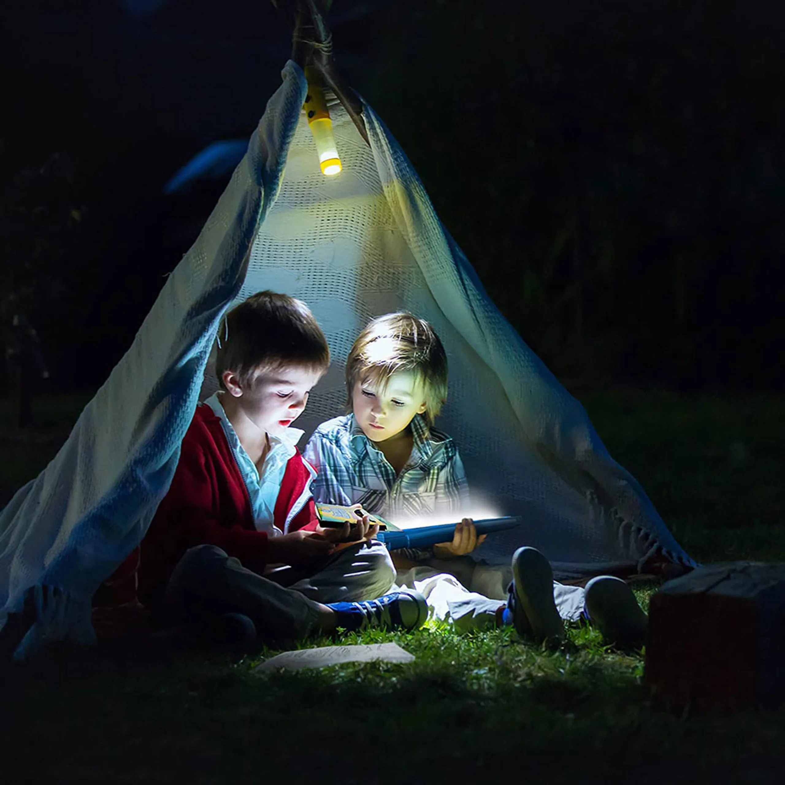 Light-Up Tracing Pad - 12 short colored pencils