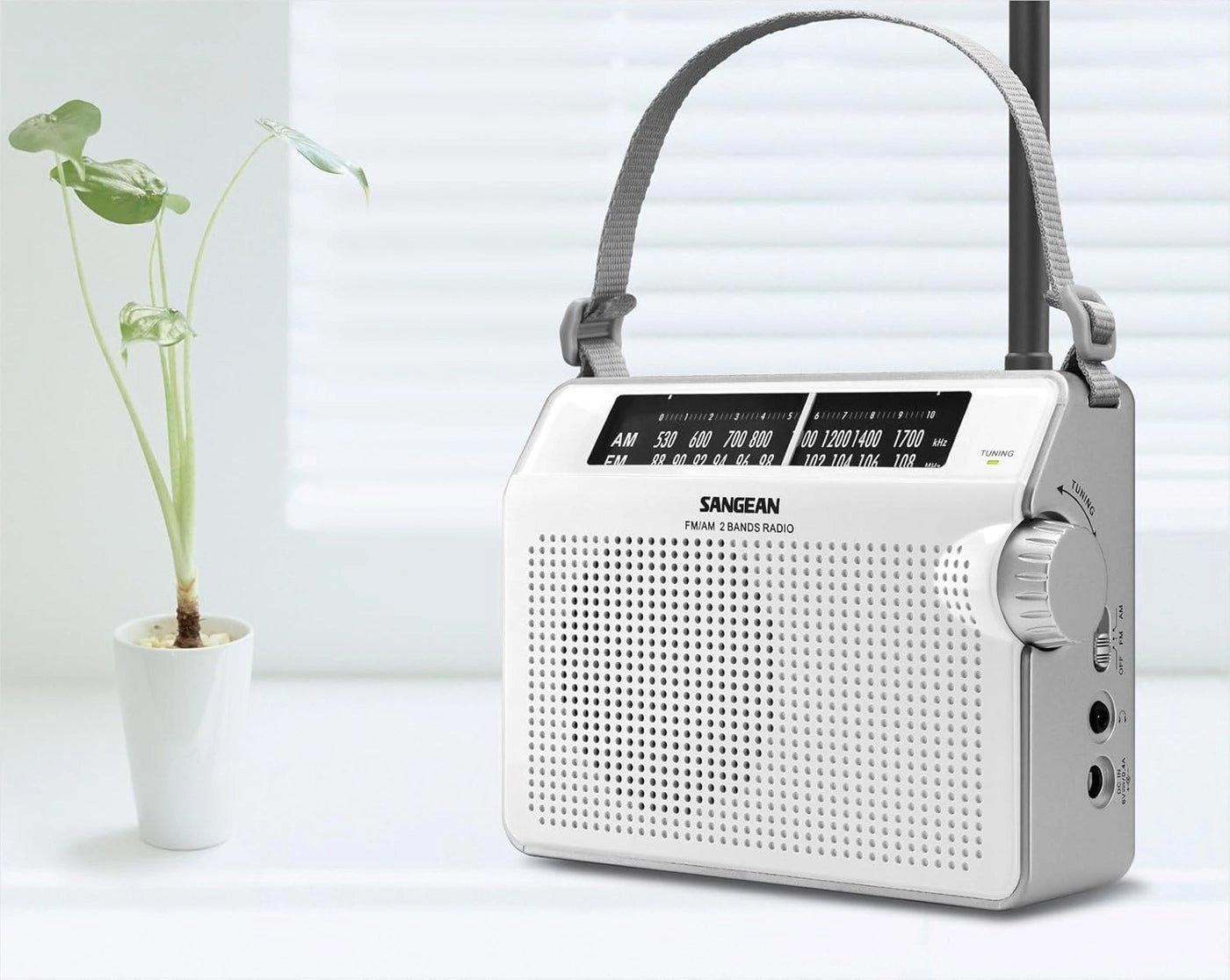 PR-D6 - Compact Analog Portable Radio
