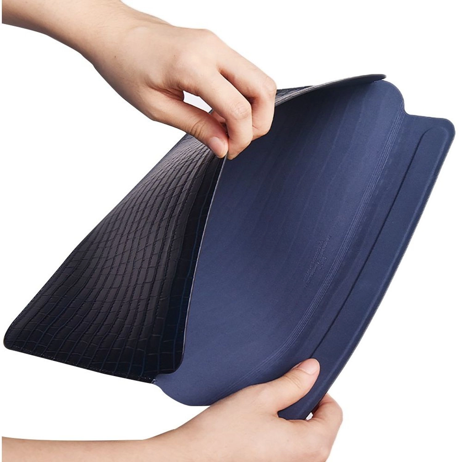 Skin Croco Sleeve for MacBook 16.2-Inch