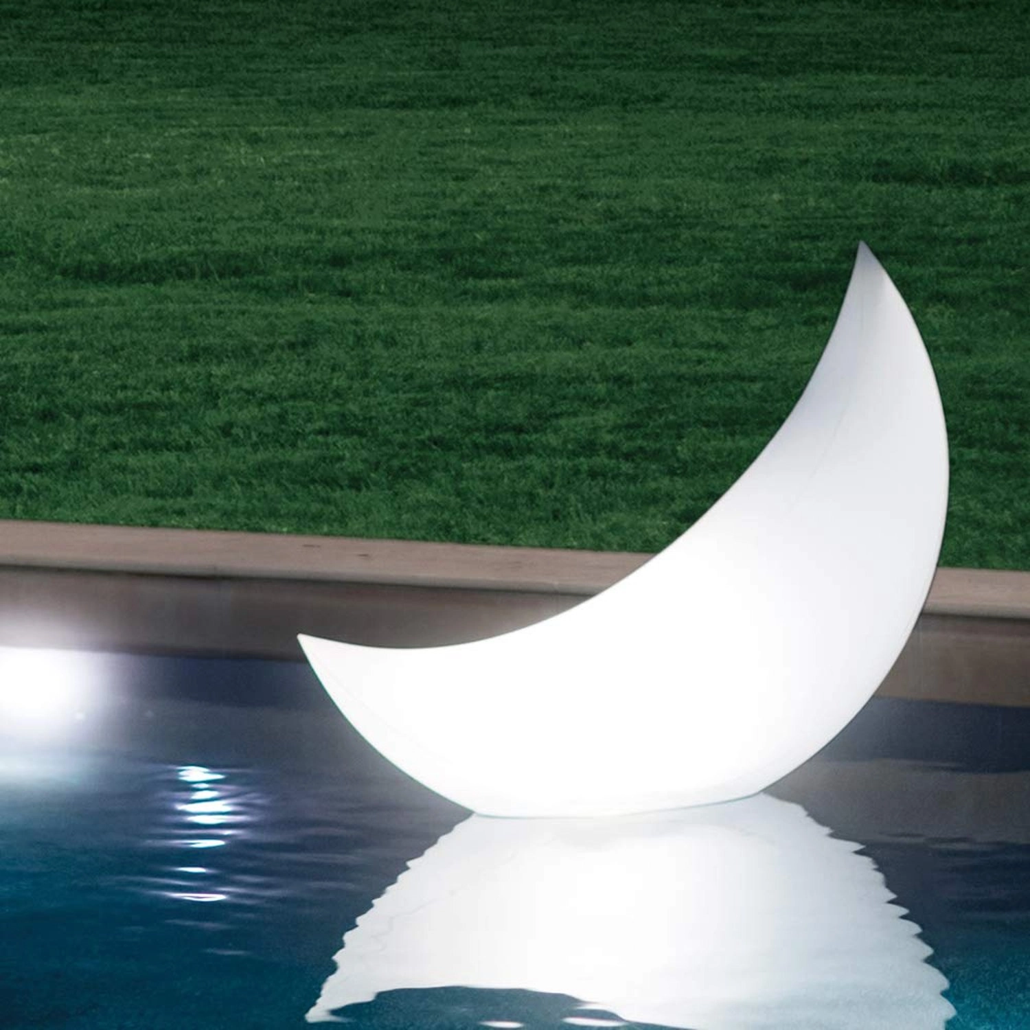 LED Floating Crescent Light - 30.48 x 30.48 x 7.3 cm 1170 gram