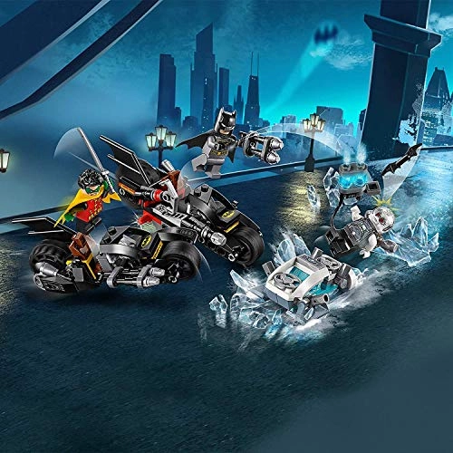 DC Batman Mr. Freeze Batcycle Battle (76118)