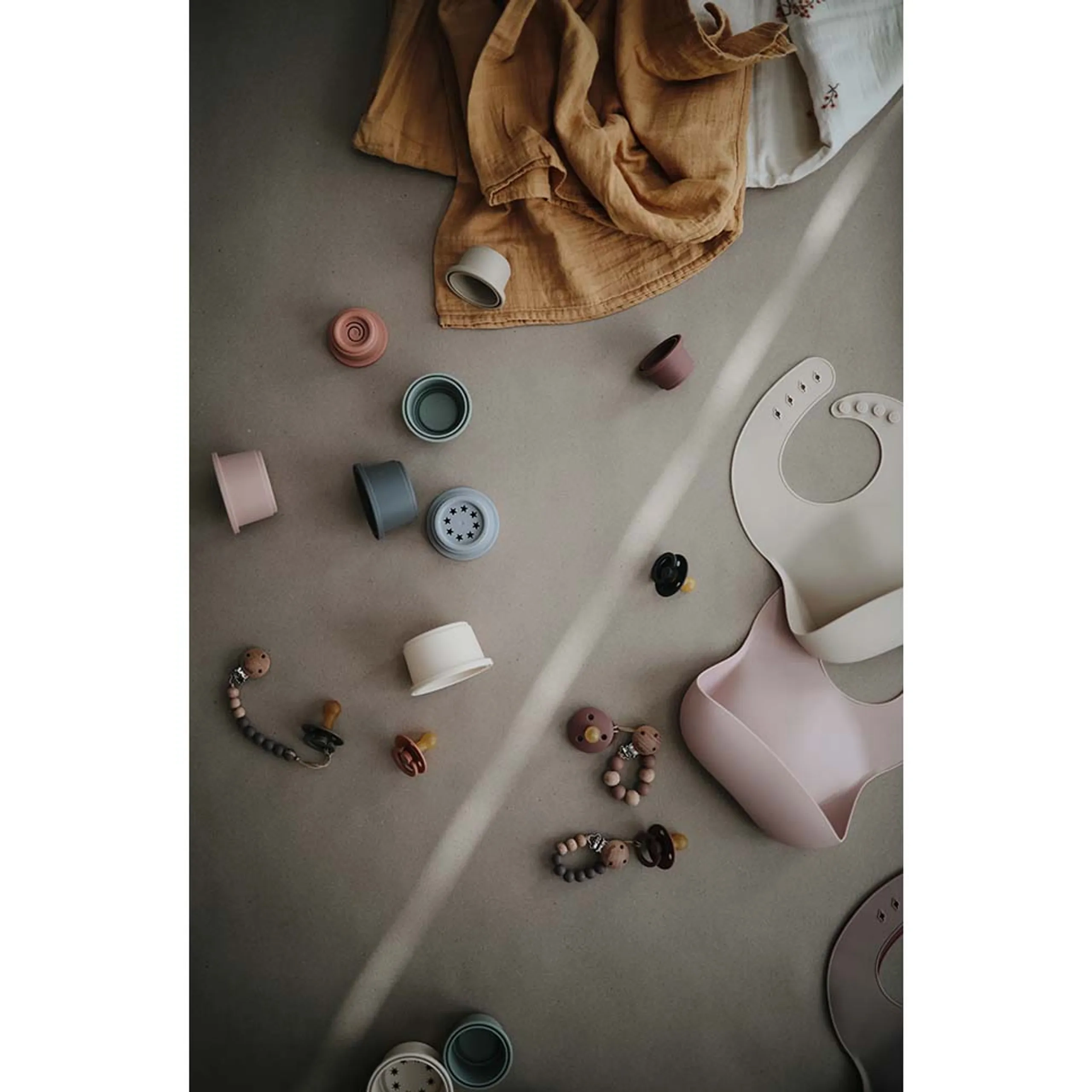 Stacking Cups - 12 months+ 8 pieces