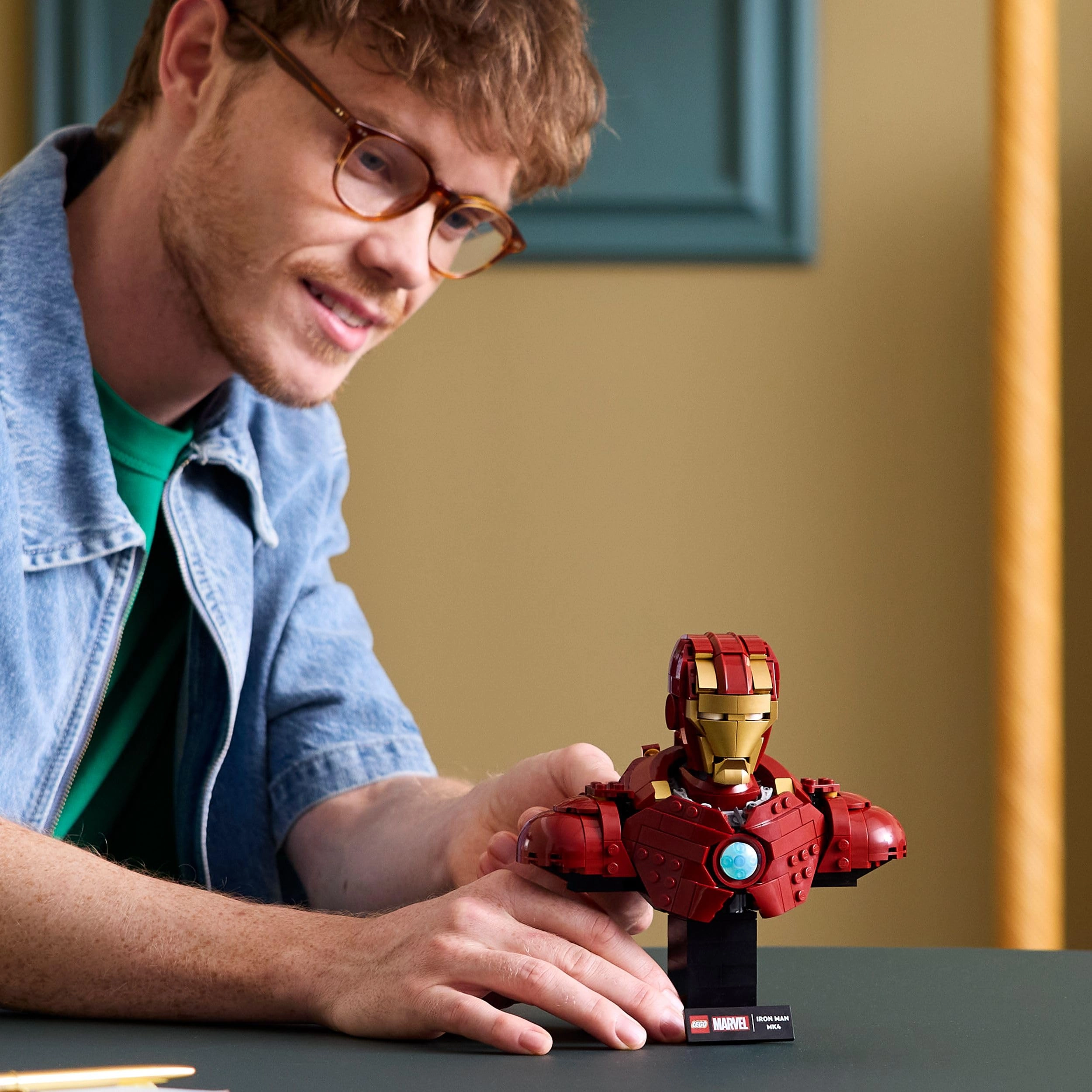 Iron Man MK4 Bust (76327) - 436 Pieces Minifigure