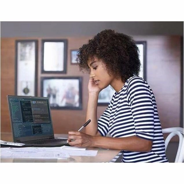 ThinkPad P16v Gen 1 21FE0028US - 16'' Ryzen 7 PRO 7840HS 32GB DDR5 1 TB SSD