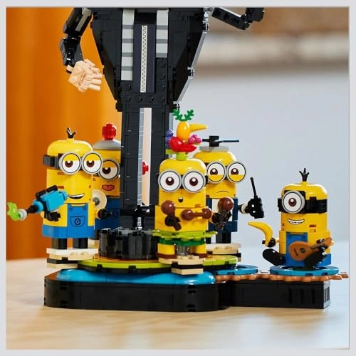 Despicable Me 4 Brick-Built Gru and Minions