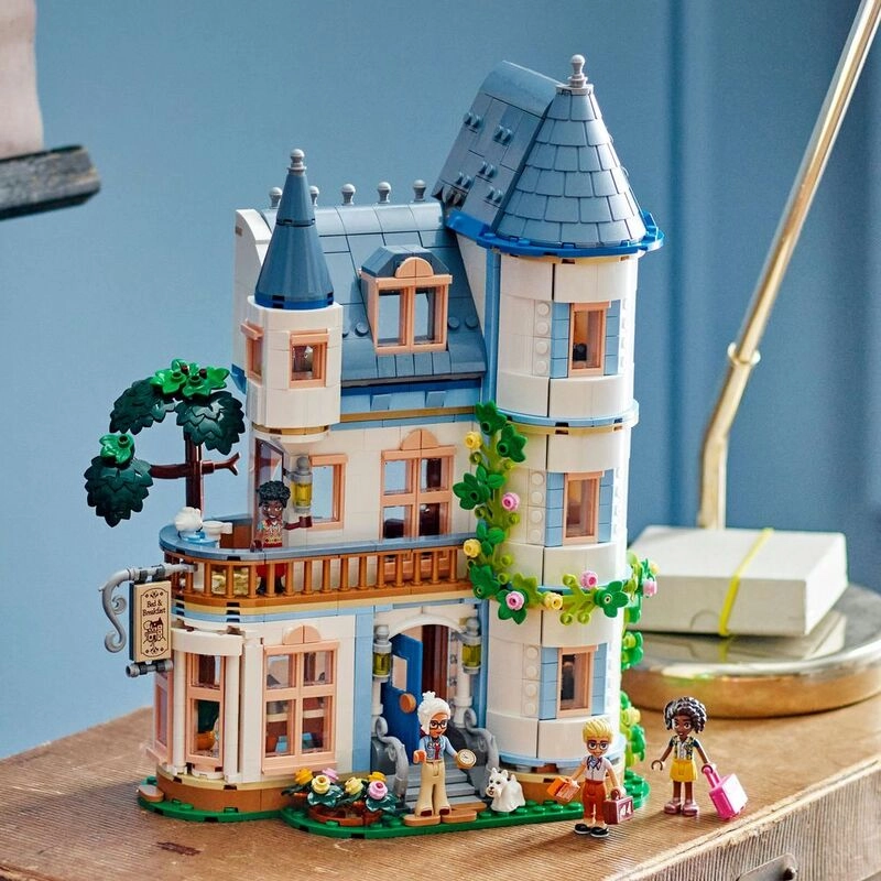 Friends Castle Bed and Breakfast Hotel Playset (42638)