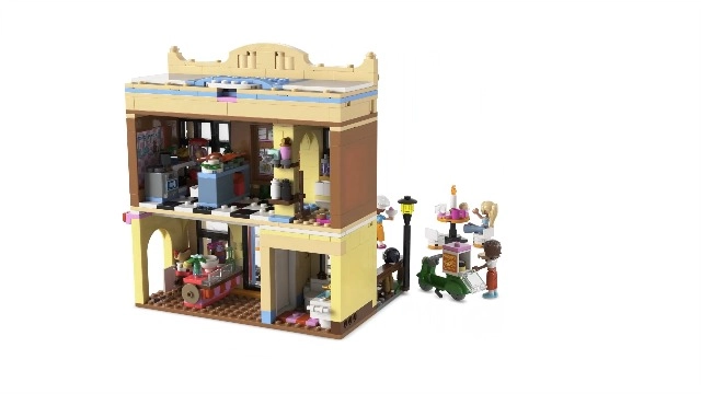 Friends Restaurant and Cooking School (42655) - 4 Minidolls Cat Figure