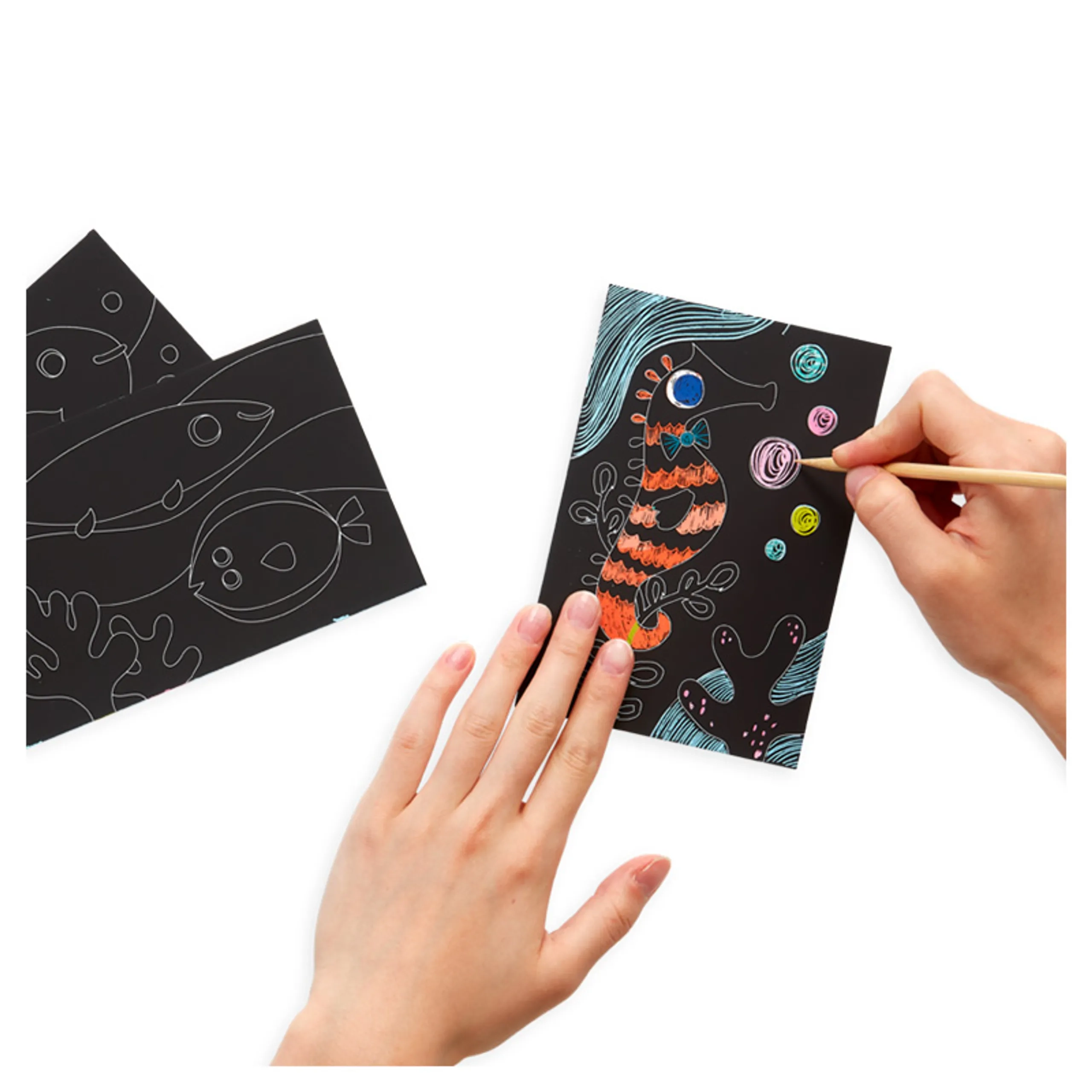 Mini Scratch & Scribble Art Kit - 4 illustrated scratch cards (4 x 6 inches) 2 rainbow DIY blank scratch cards (4 x 6 inches) 1 wooden stylus