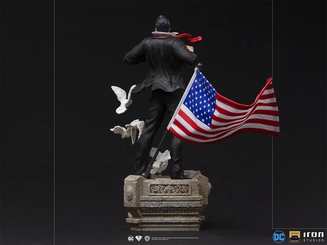 Clark Kent Deluxe - DC Comics - Art Scale 1/10 - Limited Edition Hand Painted Removable Cloth Flag