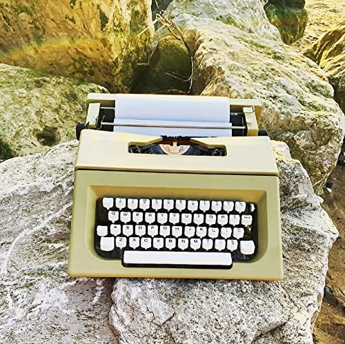 Manual Typewriter - 1 piece(s)