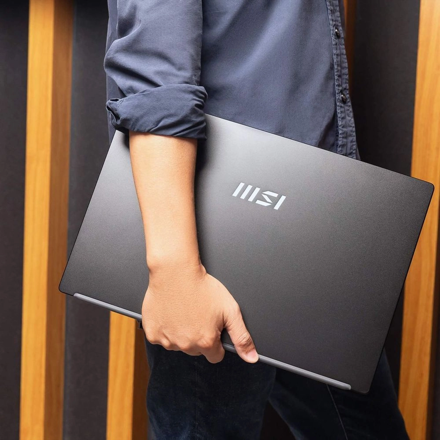 Modern 15 H AI 9S7-15H551-225 - 15.6'' Core Ultra 5 225H 16GB DDR5 512GB SSD