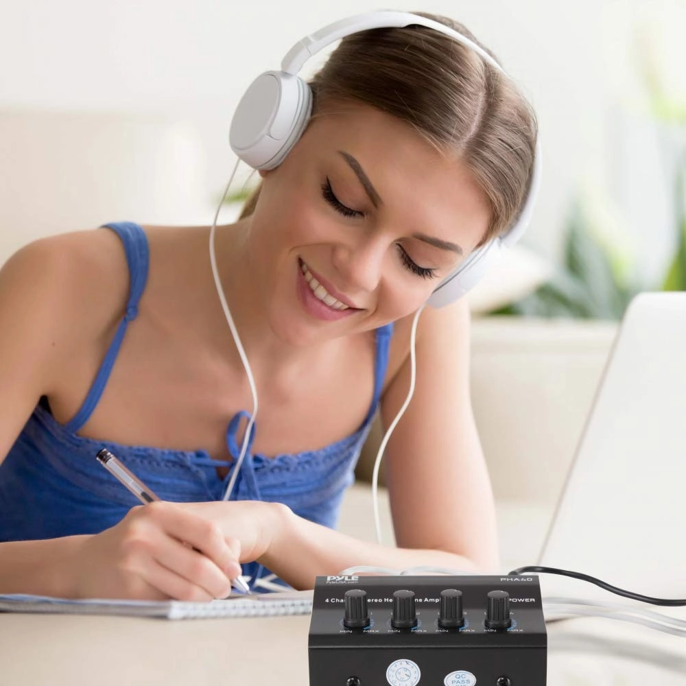 4-Channel Portable Stereo Headphone Amplifier - 4 ¼” Balanced TRS Headphones Output Jack 1/4" TRS Audio Input