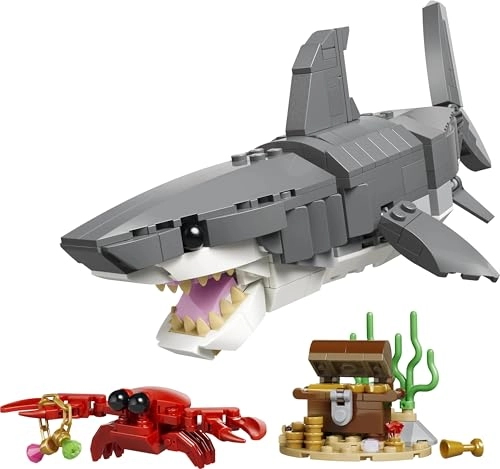 Fierce Shark with a Treasure Chest - 3in1 8+