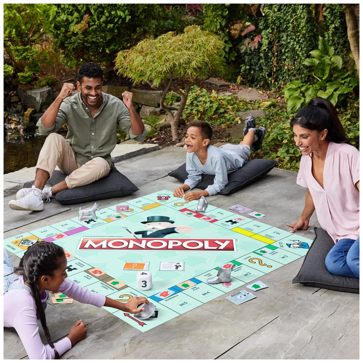 Monopoly Giant Edition - Oversized Board