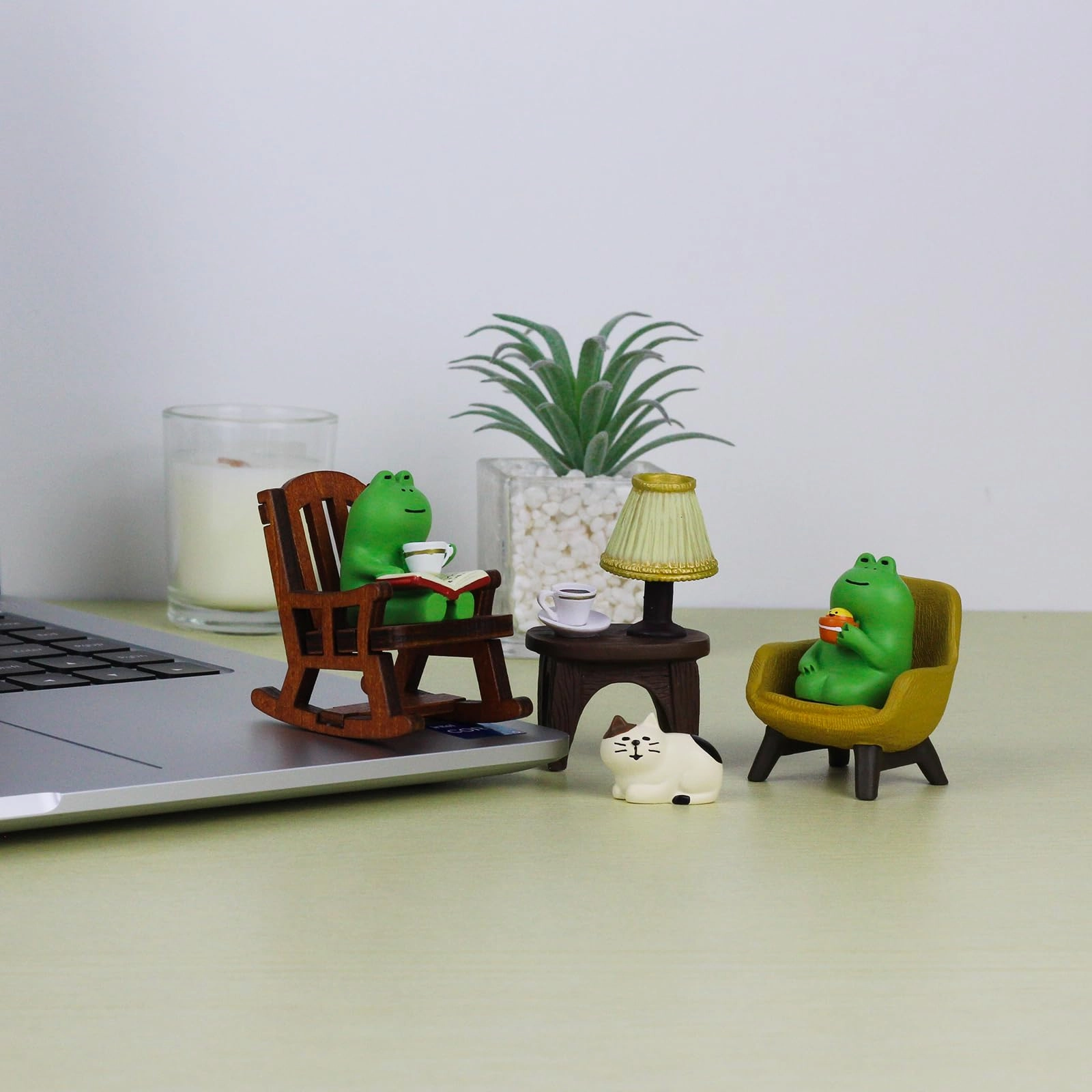 Miniature Frog Figurines - Plastic Resin Set