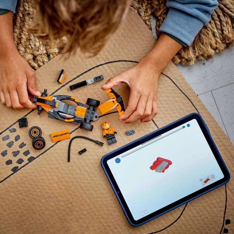 City F1 Driver With Mclaren Race Car (60442)