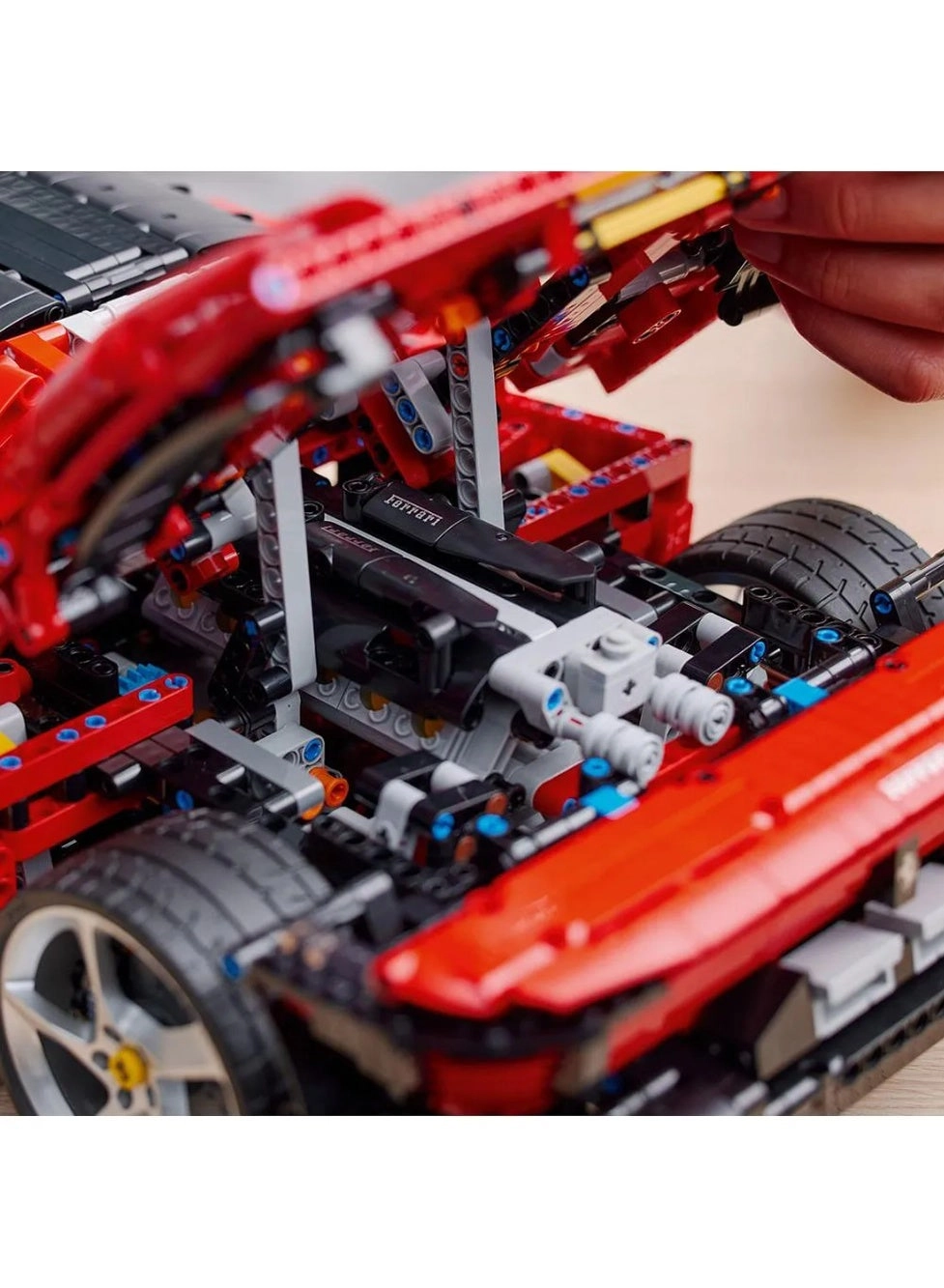 Technic Ferrari Daytona SP3 (42143)