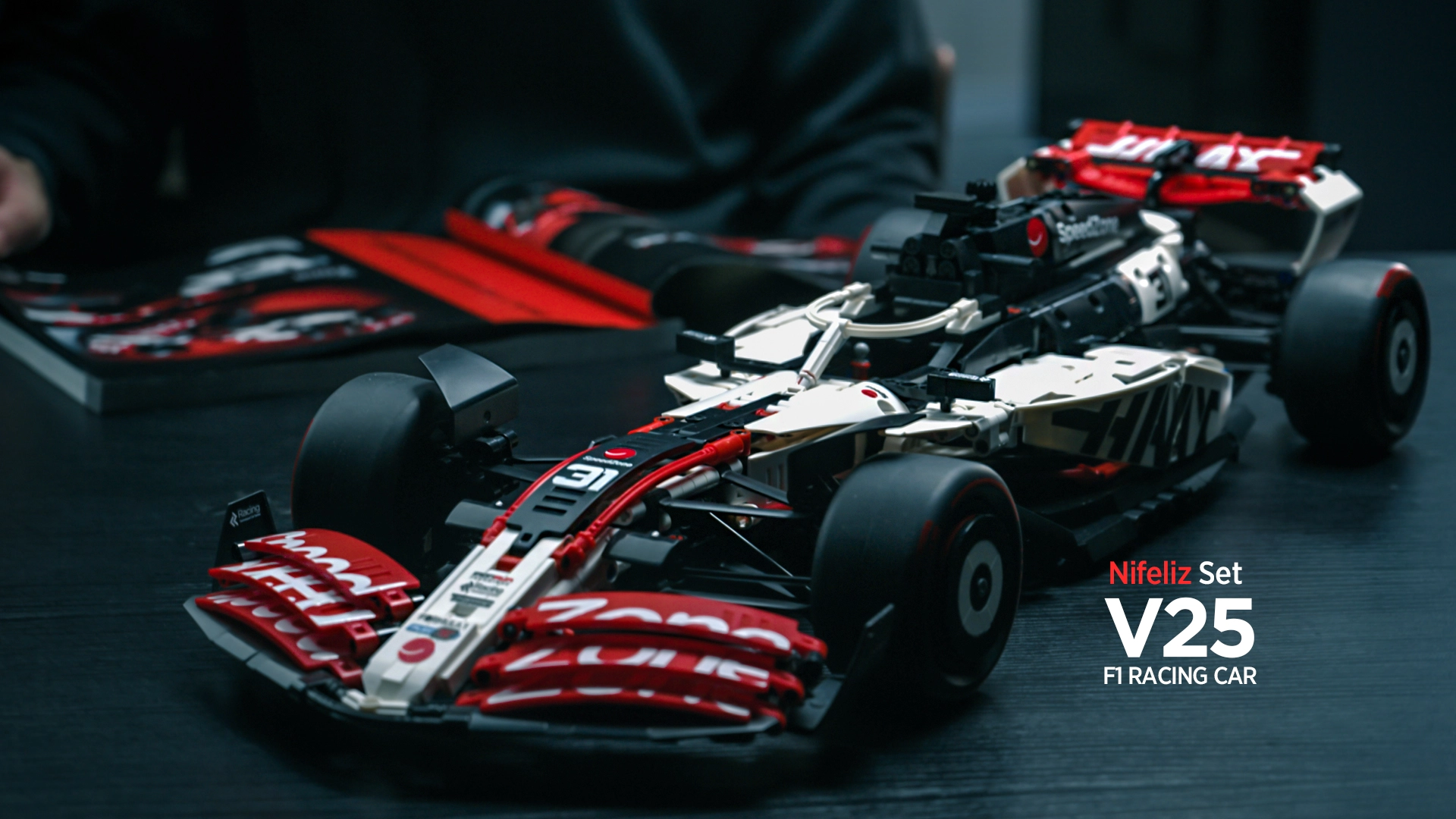 V25 (NF10329) - F1 1:8 Scale