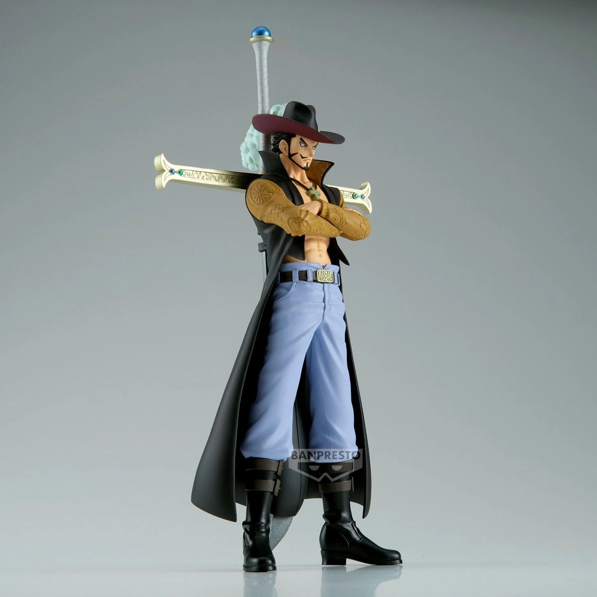 Dracule. Mihawk Statue - One Piece