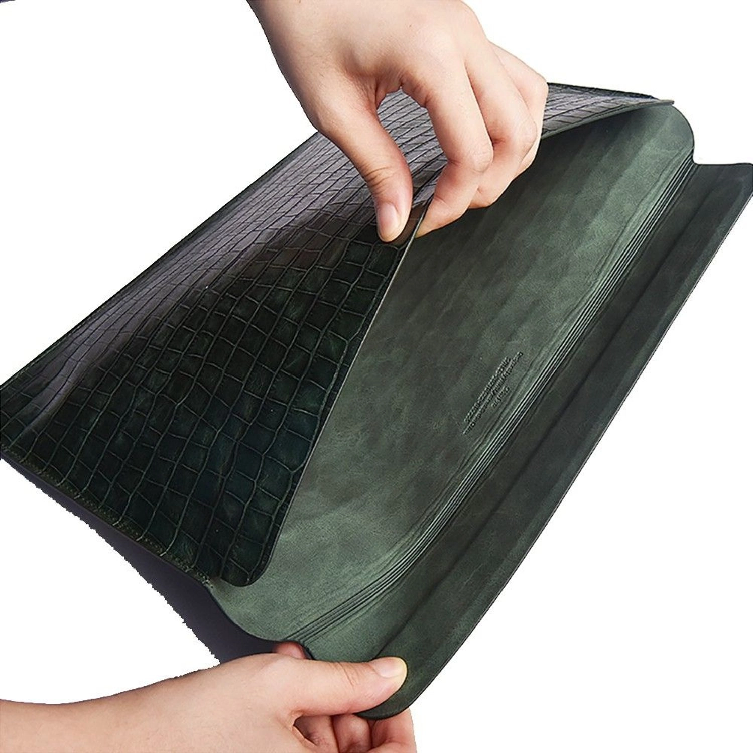 Skin Croco Sleeve for MacBook 16.2-Inch