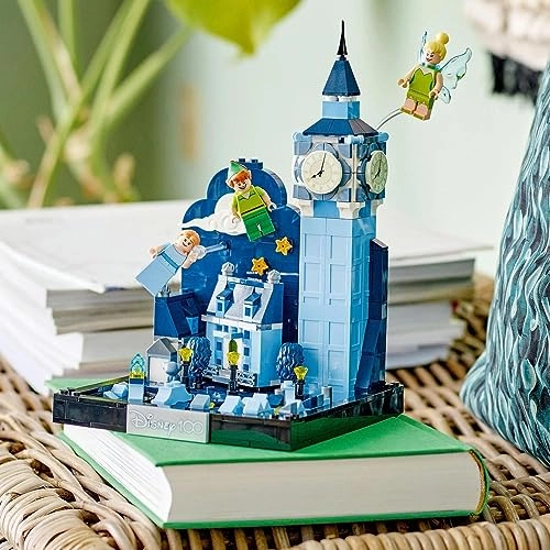 Disney Peter Pan & Wendy's Flight over London (43232) - Glow-in-the-Dark Big Ben Skyline Diorama