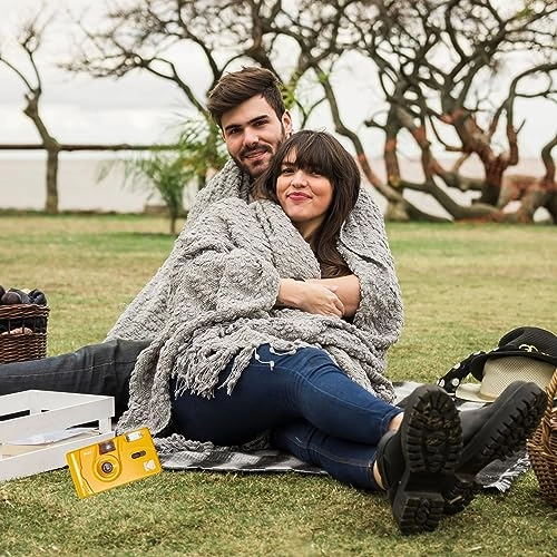 M35 - Reusable + 35mm film - 36 exposures + Tips Card - Bonus Postcard